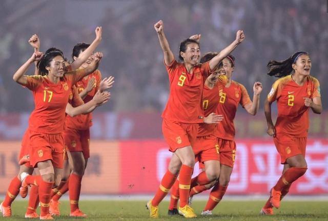 女足击败巴西夺冠(疯狂4-2！中国女足挑落巴西女足成功夺冠，23年不胜魔咒终被破)