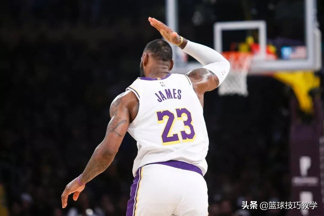 为什么nba低帮篮球鞋(LeBron 17 Low为什么低帮还要减配？)