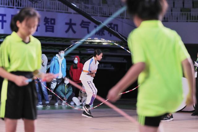 童玩篮球运动俱乐部(30秒能跳185次，孩子学会跳绳“无影脚”，或为父母省下课外培训班费用)