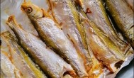 油炸白鱼怎么做好吃 家常美食油炸小白鱼的做法