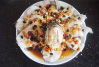 怎么做清蒸豆豉鲈鱼好吃 清蒸豆豉鲈鱼的烹饪技巧